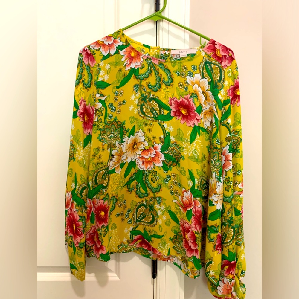 EUC Floral Blouse by LOFT. Size large.